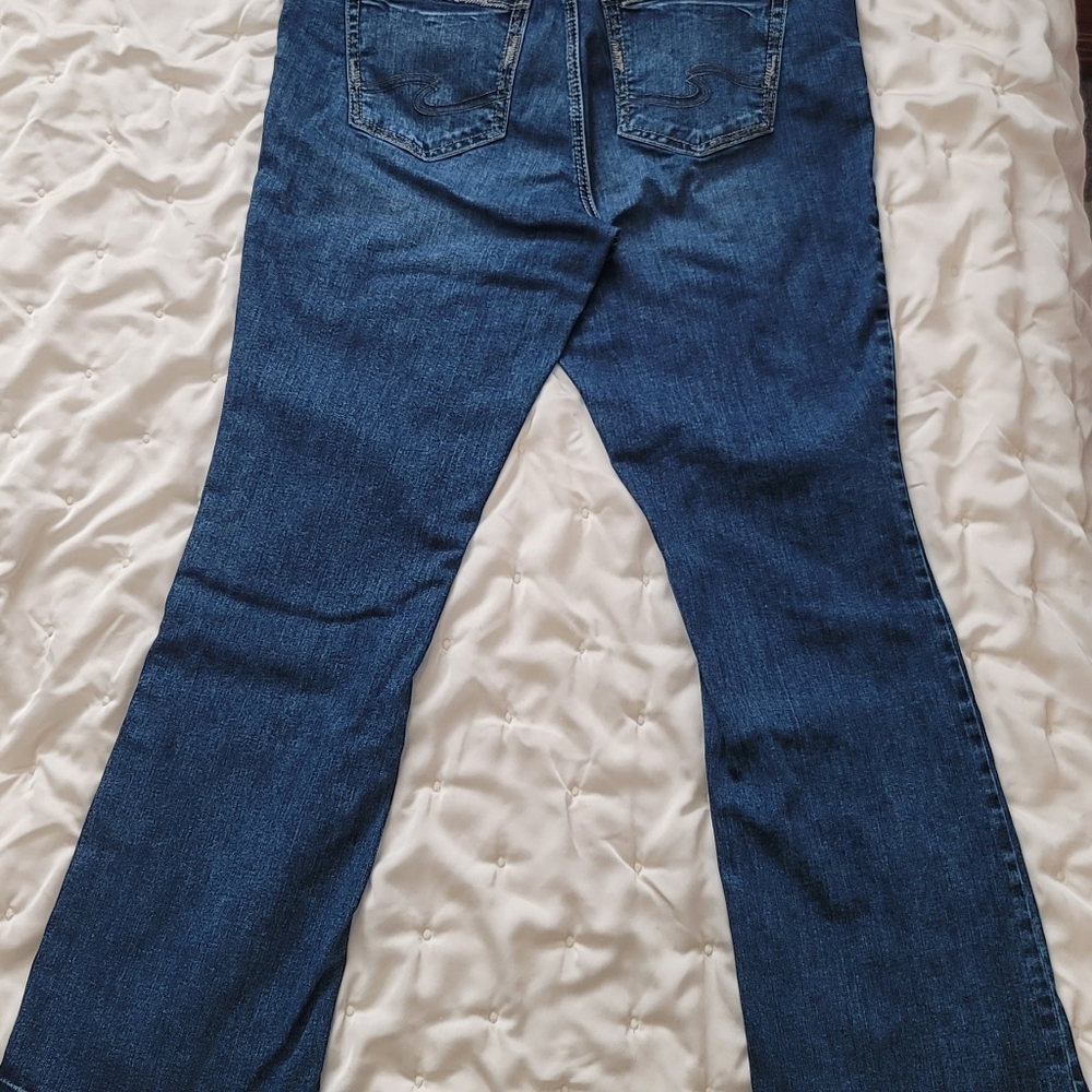 Women's Silver Jeans, Suki Slim Bootcut SZ18/33, slightly distressed.